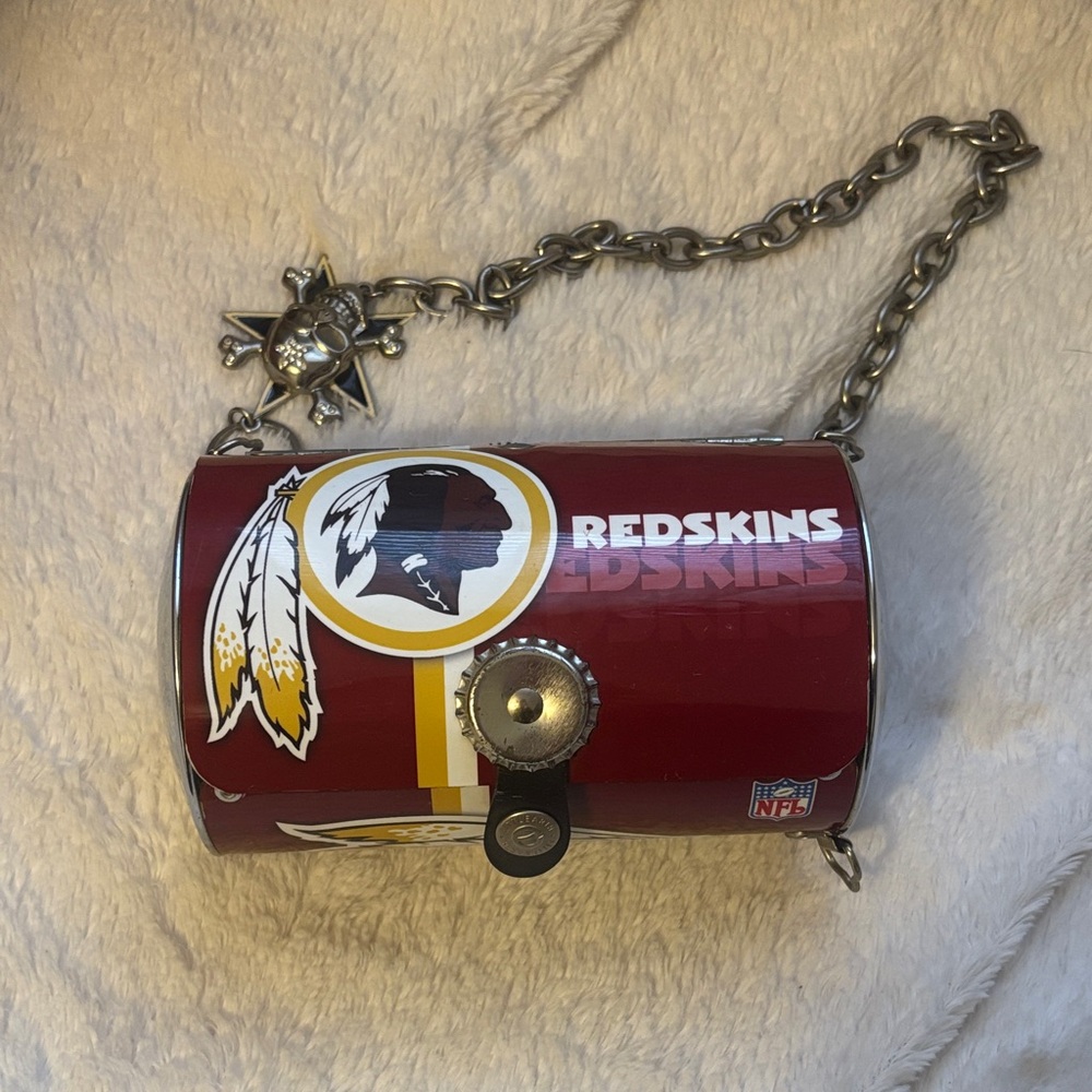 🏈 Littlearth Red and Silver Redskins  Clutch